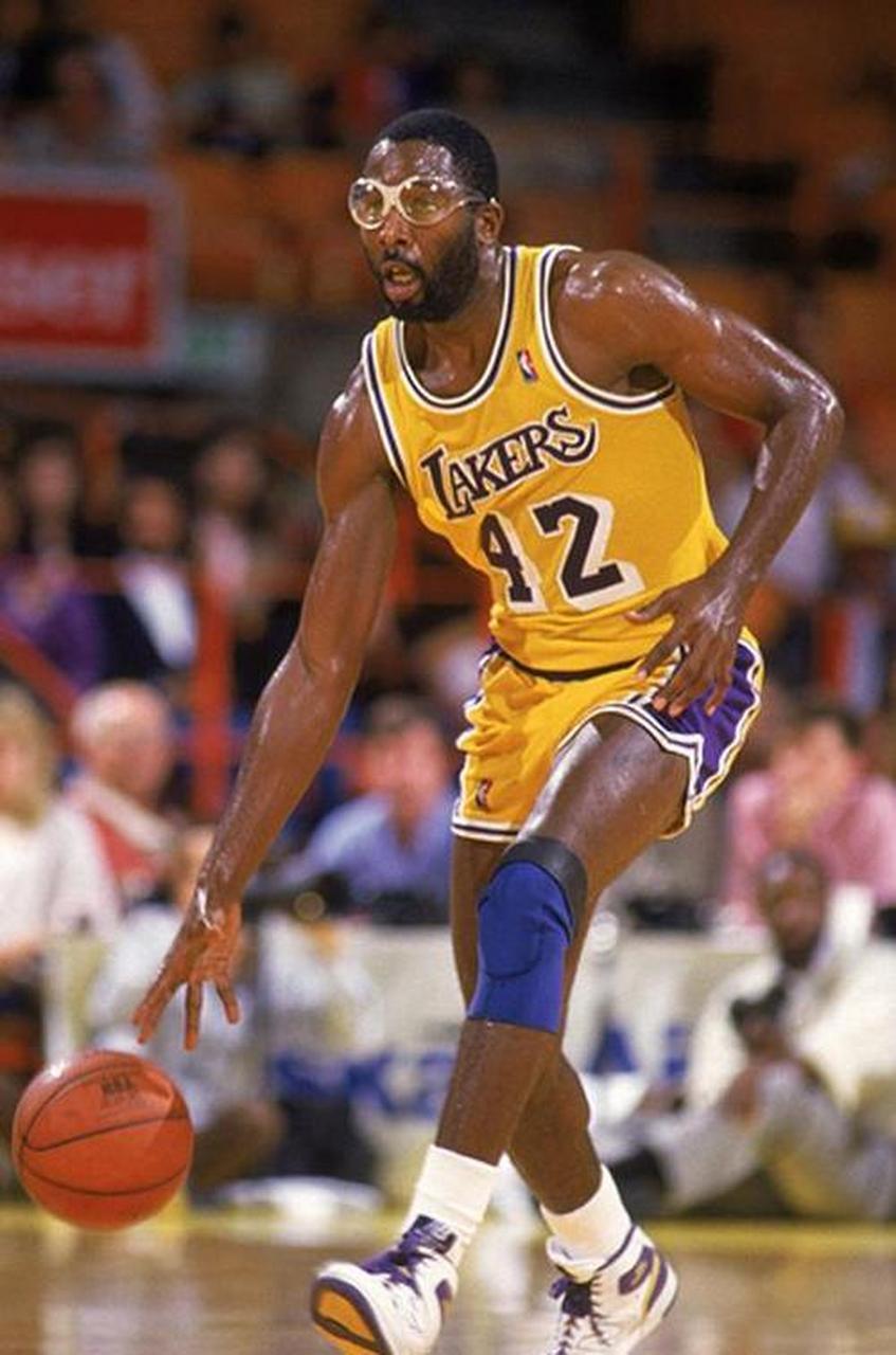 法国杯倒计时,洛杉矶湖人转会期调整名单,细节引发关注,赛场秩序良好,年轻球员得到机会 法国杯倒计时,洛杉矶湖人转会期调整名单,细节引发关注,赛场秩序良好,年轻球员得到机会