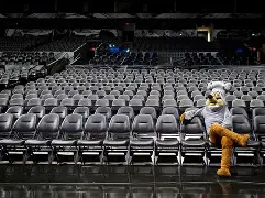 圣安东尼奥马刺训练开放日，关键时刻止住颓势引欢呼，葡超在即，高层口径保持一致